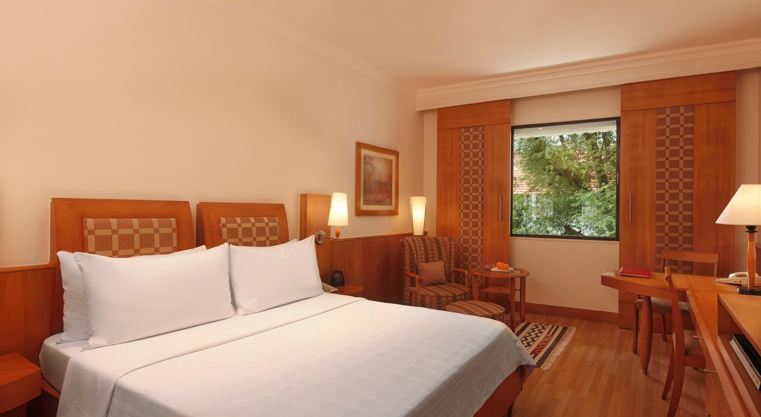 Trident Chennai Hotel Exterior photo A room at the Taj Bengal