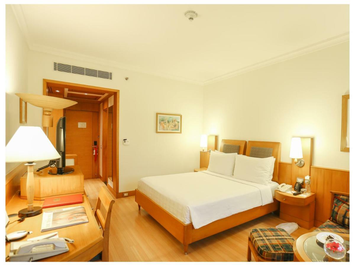 Trident Chennai Hotel Exterior photo